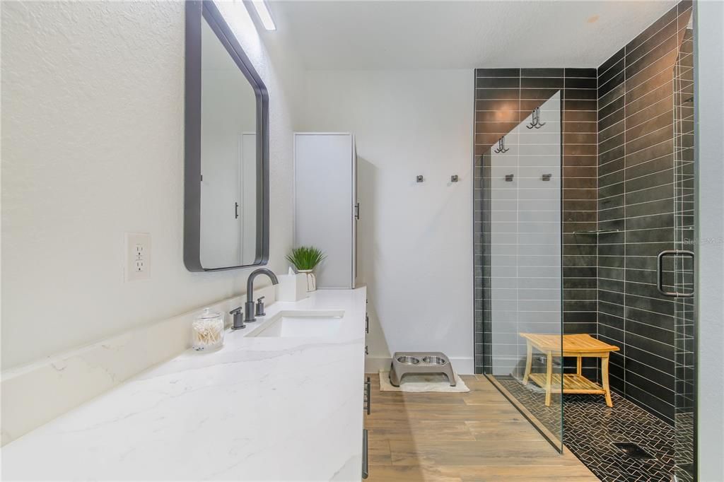 For Sale: $579,900 (4 beds, 2 baths, 2386 Square Feet)
