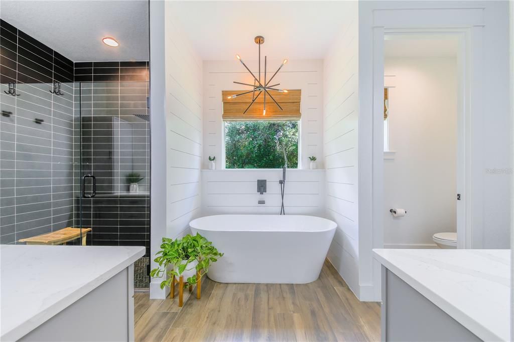 For Sale: $579,900 (4 beds, 2 baths, 2386 Square Feet)