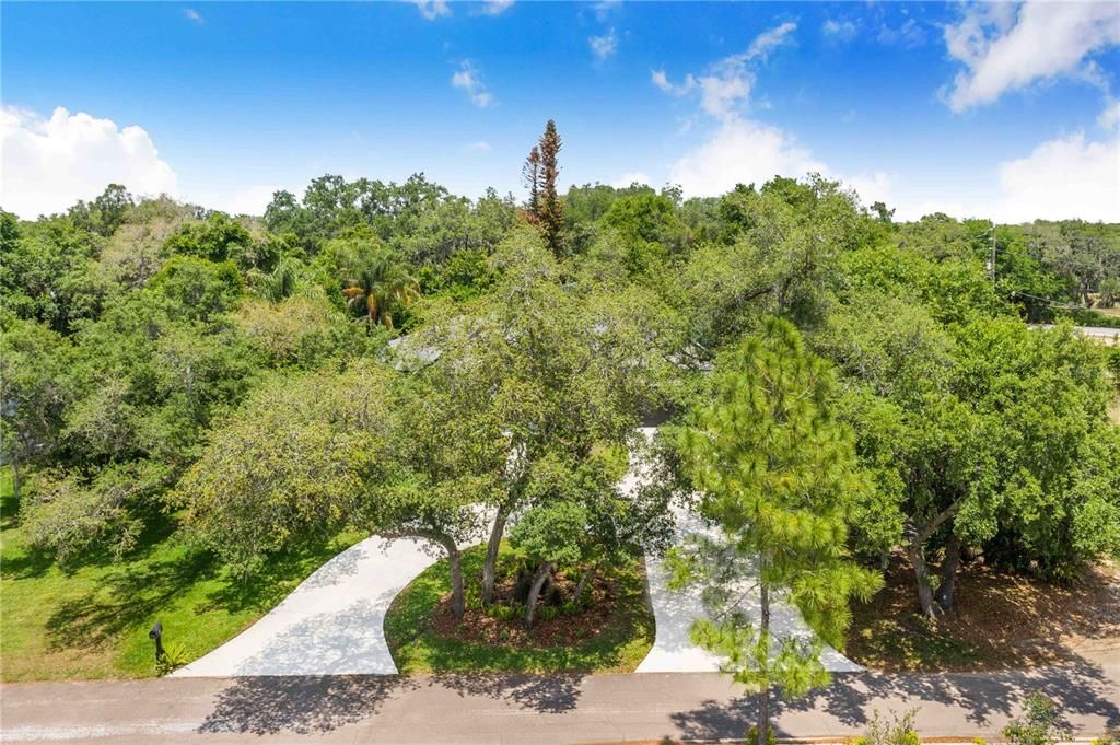 For Sale: $579,900 (4 beds, 2 baths, 2386 Square Feet)