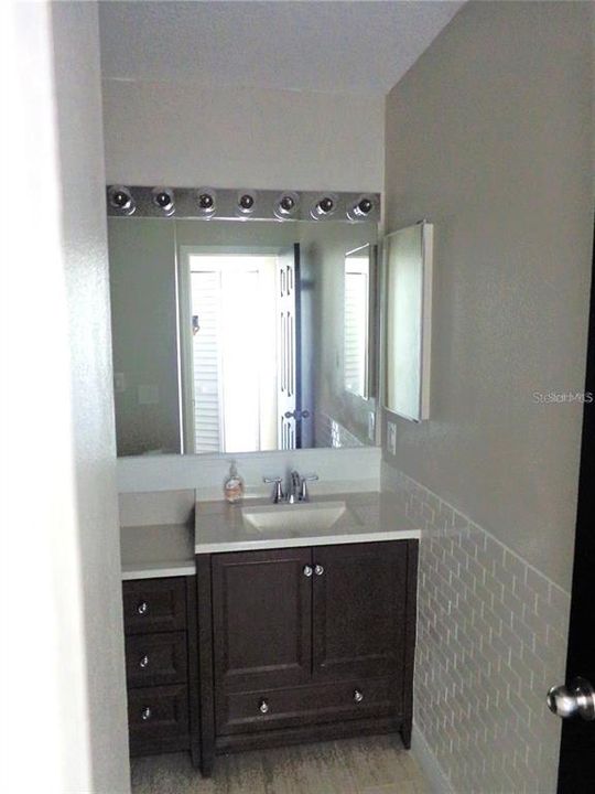 В аренду: $1,650 (2 спален, 1 ванн, 925 Квадратных фут)
