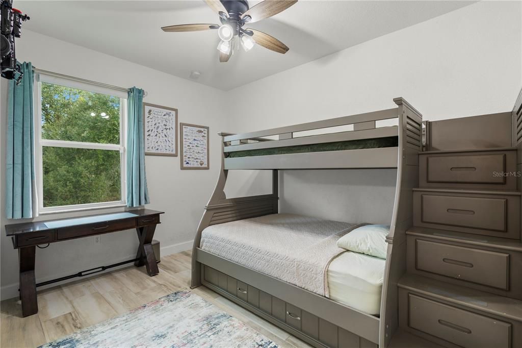 Activo con contrato: $389,000 (3 camas, 2 baños, 1555 Pies cuadrados)