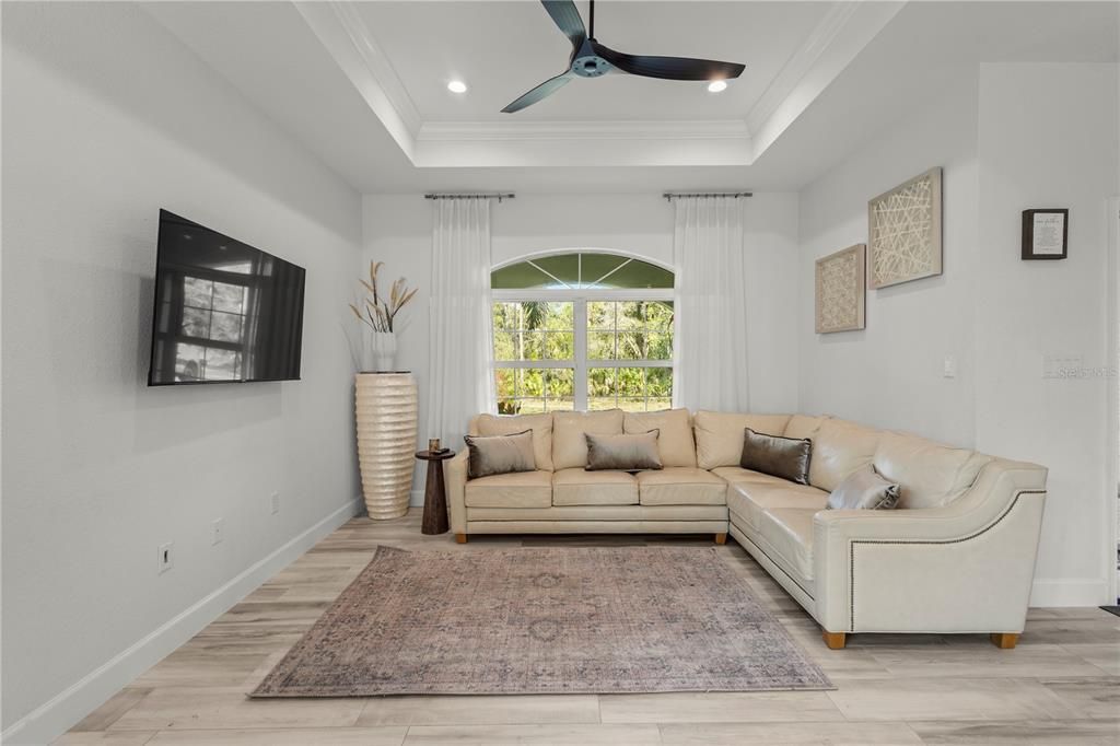 Activo con contrato: $389,000 (3 camas, 2 baños, 1555 Pies cuadrados)