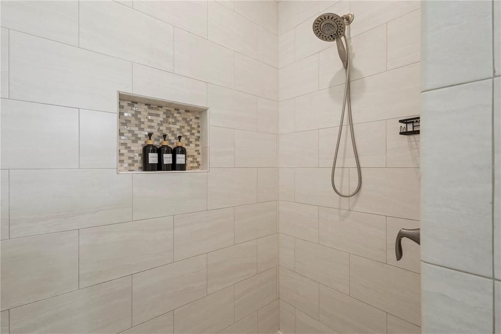 Activo con contrato: $389,000 (3 camas, 2 baños, 1555 Pies cuadrados)