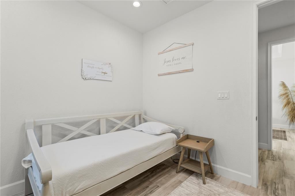 Activo con contrato: $389,000 (3 camas, 2 baños, 1555 Pies cuadrados)