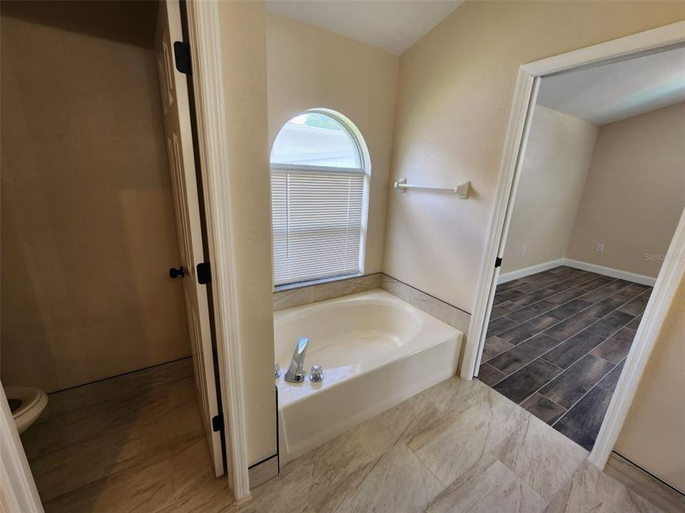 For Sale: $469,000 (4 beds, 2 baths, 2080 Square Feet)