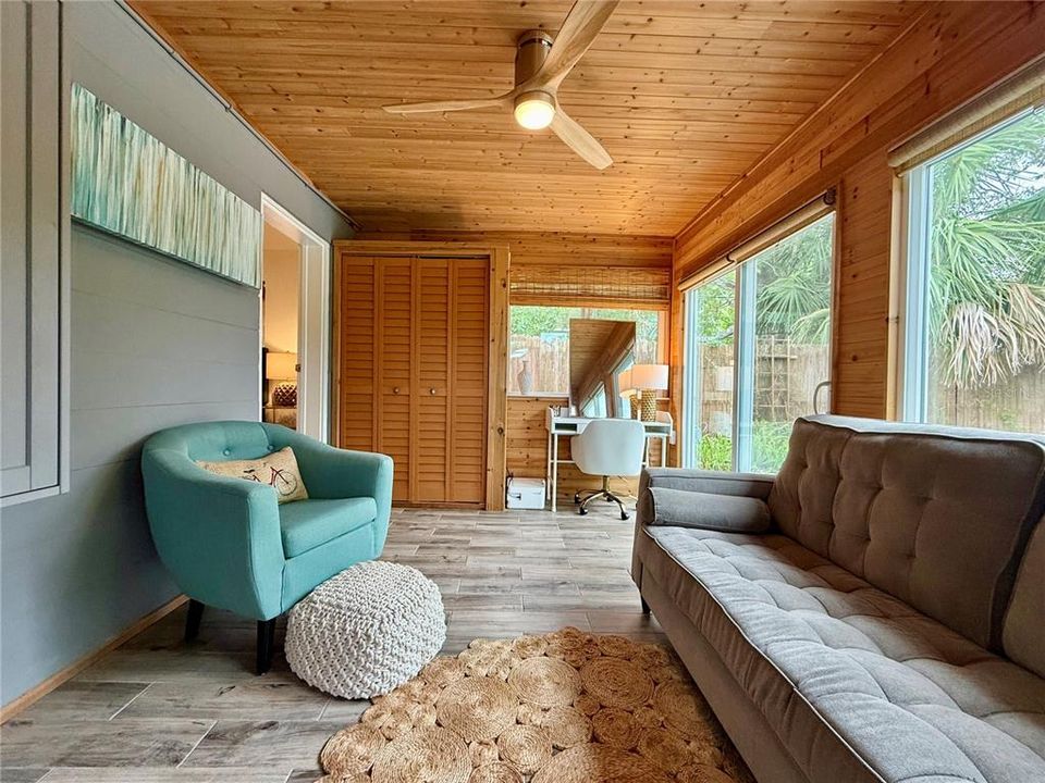 For Rent: $2,000 (2 beds, 1 baths, 878 Square Feet)