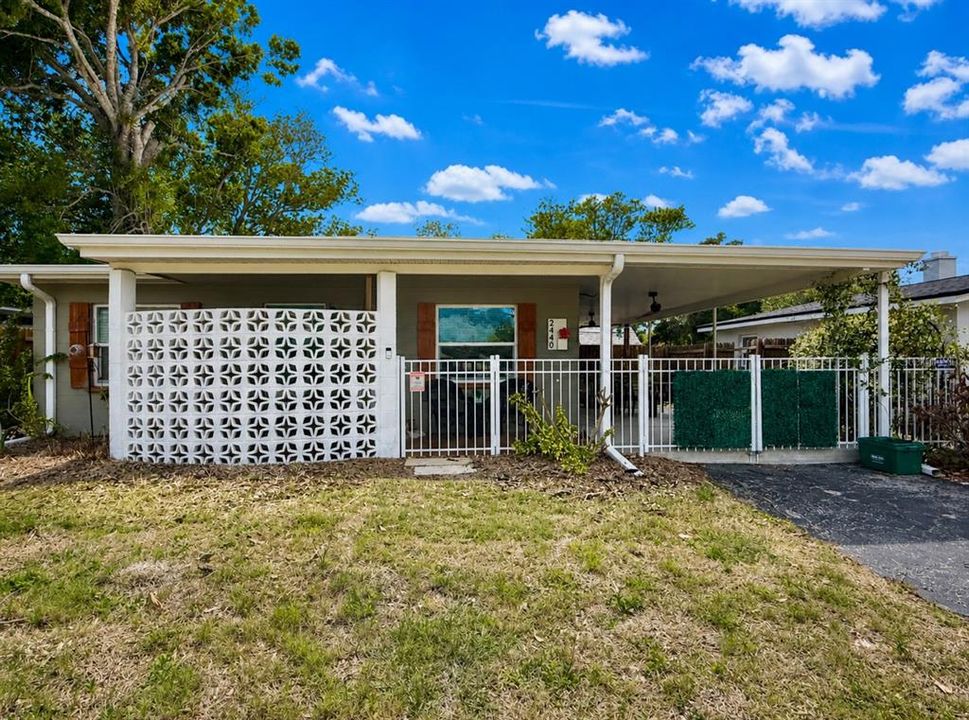 For Rent: $2,000 (2 beds, 1 baths, 878 Square Feet)