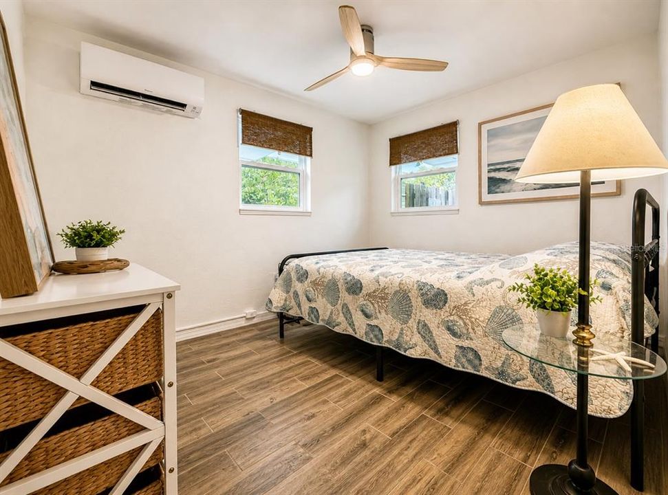 For Rent: $2,000 (2 beds, 1 baths, 878 Square Feet)