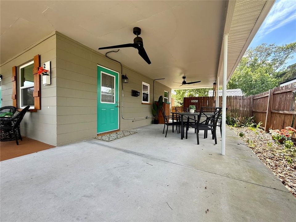 For Rent: $2,000 (2 beds, 1 baths, 878 Square Feet)