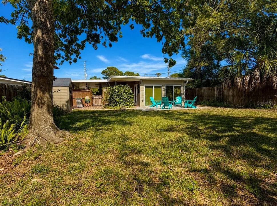 For Rent: $2,000 (2 beds, 1 baths, 878 Square Feet)