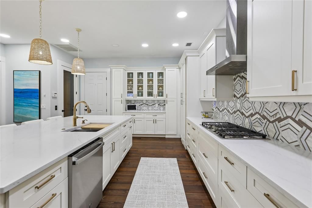 Activo con contrato: $2,599,000 (7 camas, 6 baños, 8047 Pies cuadrados)