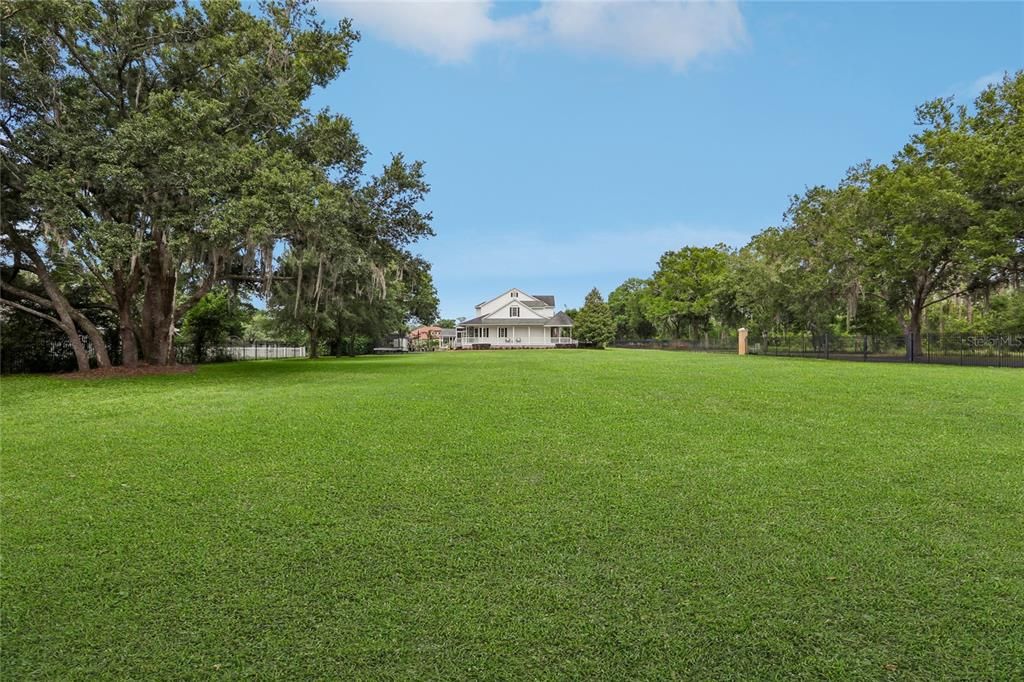 Activo con contrato: $2,599,000 (7 camas, 6 baños, 8047 Pies cuadrados)