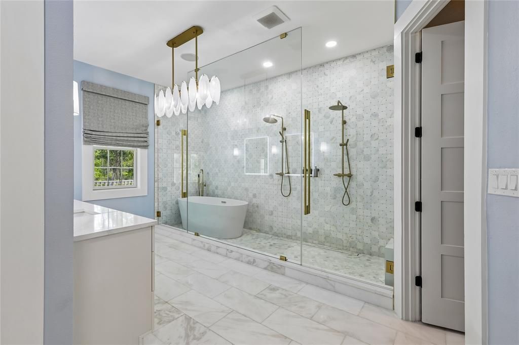 Activo con contrato: $2,599,000 (7 camas, 6 baños, 8047 Pies cuadrados)