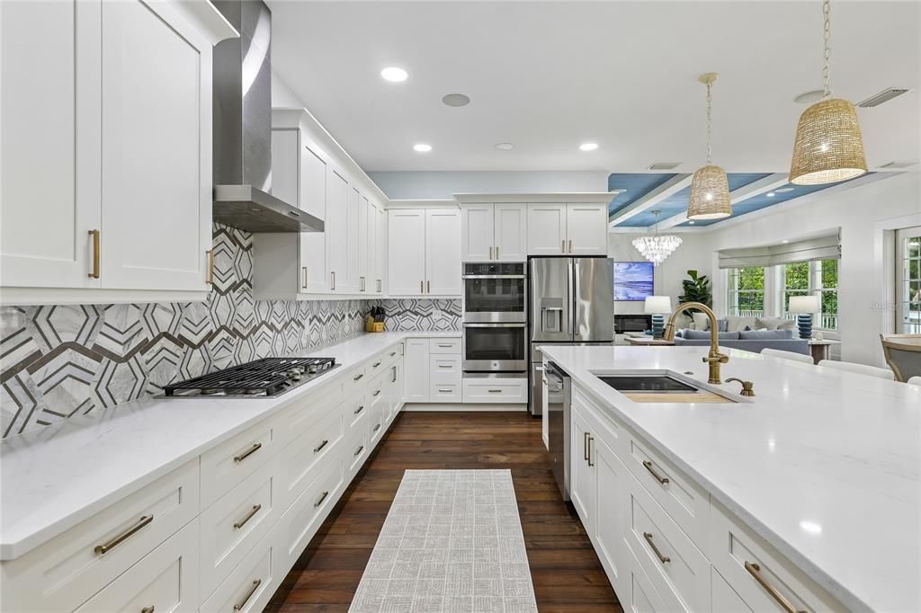 Activo con contrato: $2,599,000 (7 camas, 6 baños, 8047 Pies cuadrados)