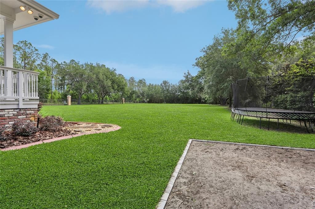 Activo con contrato: $2,599,000 (7 camas, 6 baños, 8047 Pies cuadrados)