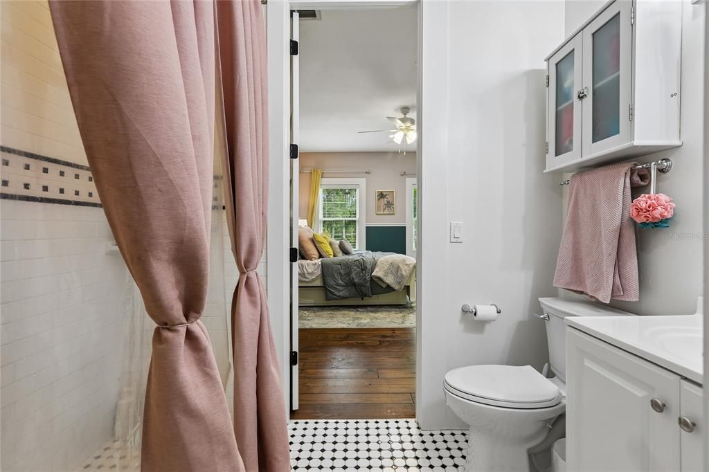 Activo con contrato: $2,599,000 (7 camas, 6 baños, 8047 Pies cuadrados)