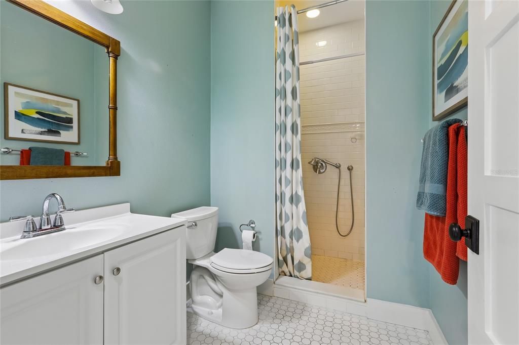 Activo con contrato: $2,599,000 (7 camas, 6 baños, 8047 Pies cuadrados)
