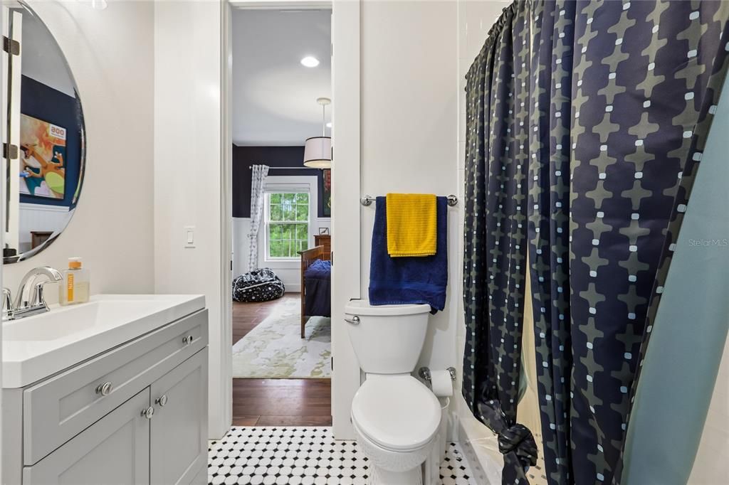 Activo con contrato: $2,599,000 (7 camas, 6 baños, 8047 Pies cuadrados)