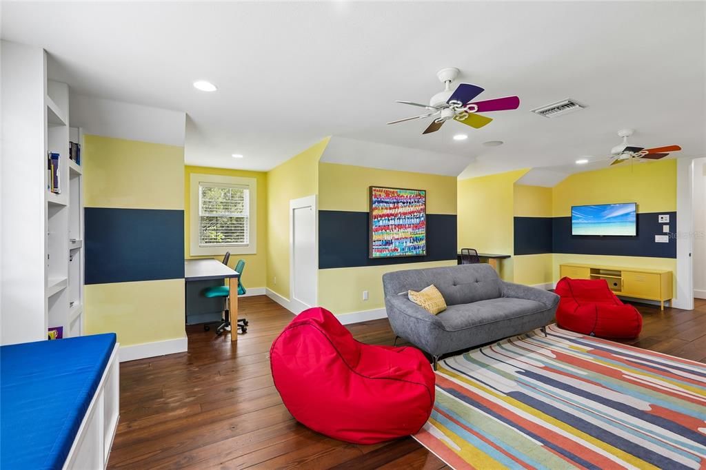 Activo con contrato: $2,599,000 (7 camas, 6 baños, 8047 Pies cuadrados)