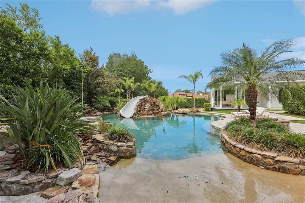 Activo con contrato: $2,599,000 (7 camas, 6 baños, 8047 Pies cuadrados)