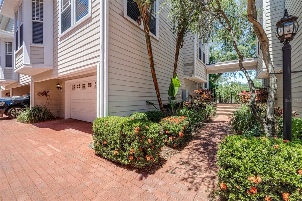 For Sale: $649,000 (3 beds, 3 baths, 1930 Square Feet)
