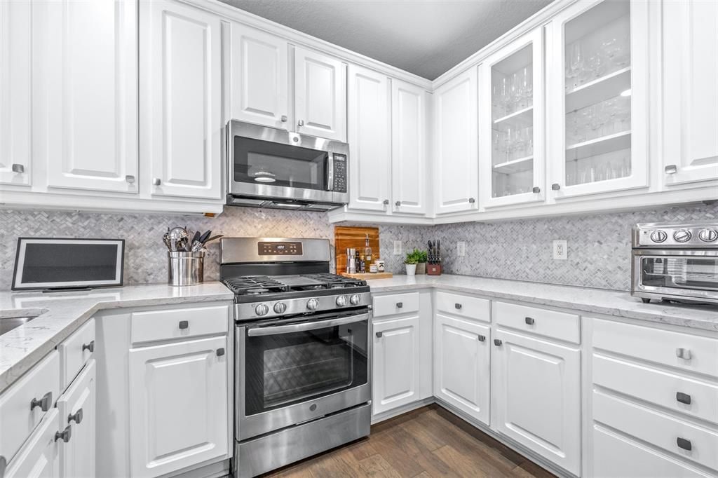 For Sale: $649,000 (3 beds, 3 baths, 1930 Square Feet)