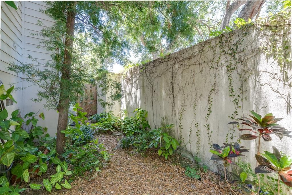 For Sale: $649,000 (3 beds, 3 baths, 1930 Square Feet)