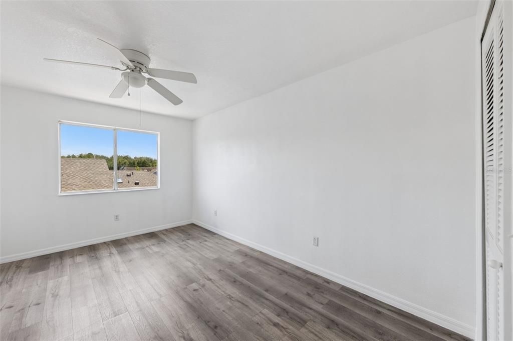 Activo con contrato: $259,900 (4 camas, 3 baños, 1748 Pies cuadrados)