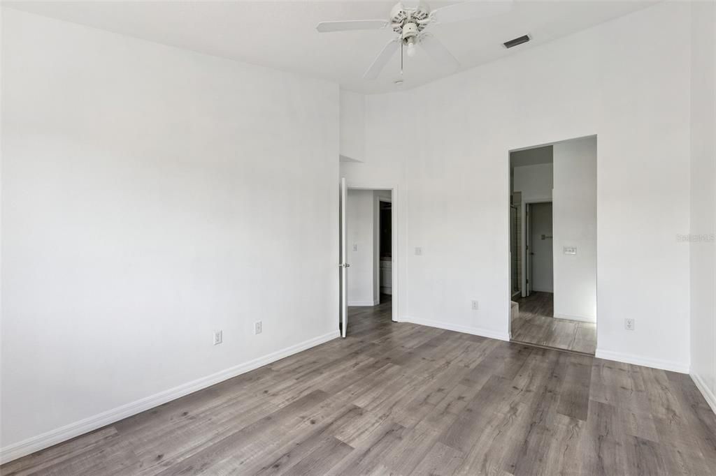 Activo con contrato: $259,900 (4 camas, 3 baños, 1748 Pies cuadrados)