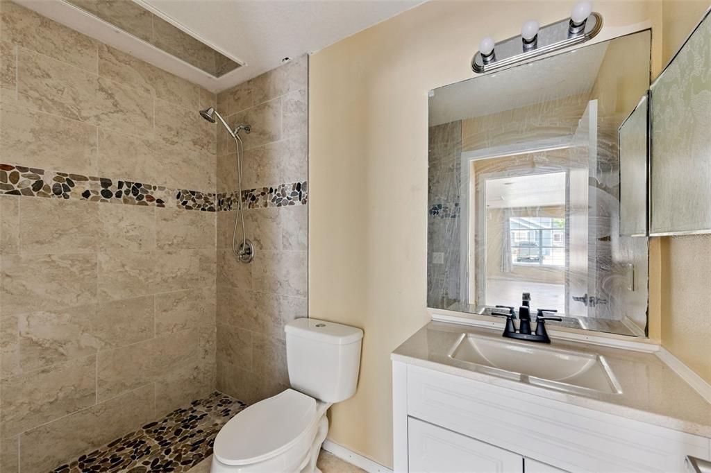 Activo con contrato: $259,900 (4 camas, 3 baños, 1748 Pies cuadrados)