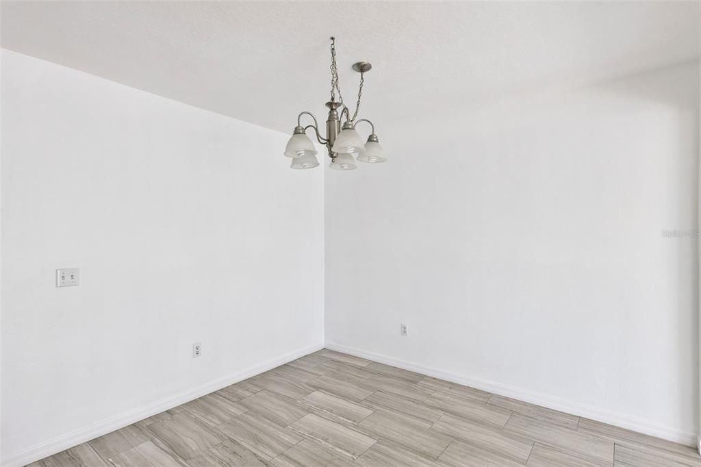 Activo con contrato: $259,900 (4 camas, 3 baños, 1748 Pies cuadrados)
