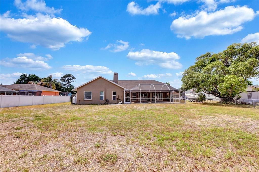 Activo con contrato: $615,000 (4 camas, 3 baños, 2461 Pies cuadrados)