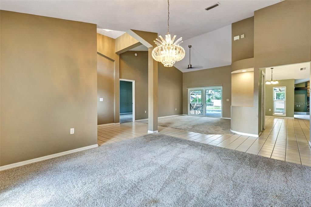 Activo con contrato: $615,000 (4 camas, 3 baños, 2461 Pies cuadrados)