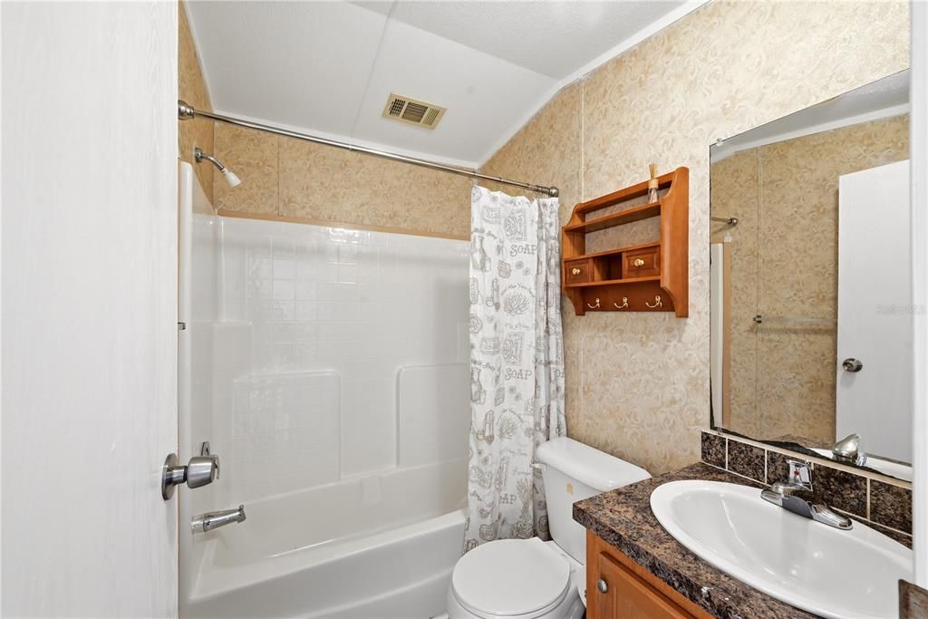 На продажу: $319,900 (3 спален, 2 ванн, 1216 Квадратных фут)