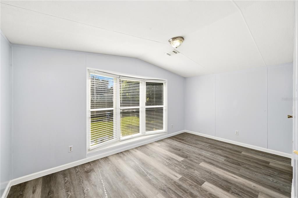 На продажу: $319,900 (3 спален, 2 ванн, 1216 Квадратных фут)