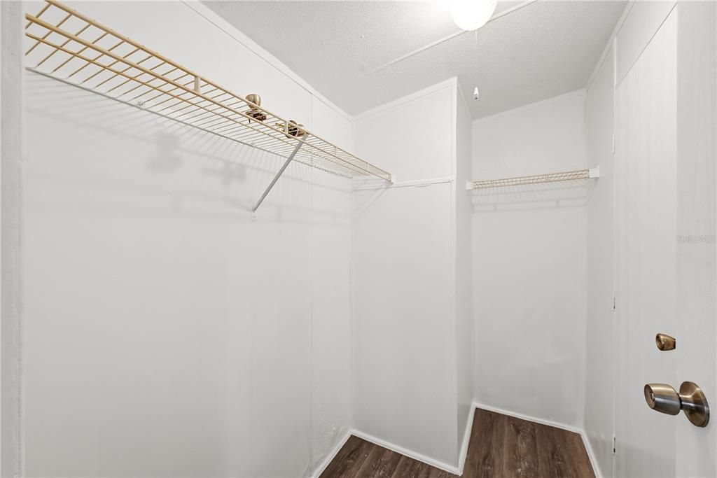 На продажу: $319,900 (3 спален, 2 ванн, 1216 Квадратных фут)