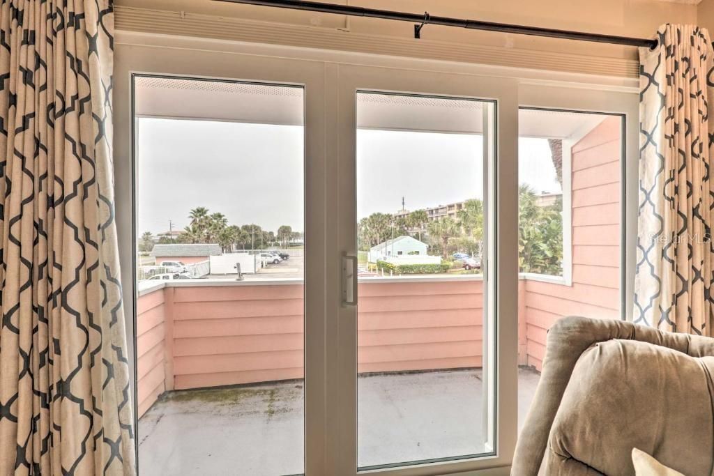 For Sale: $265,000 (2 beds, 2 baths, 1004 Square Feet)