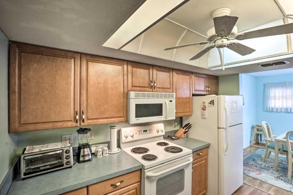 For Sale: $265,000 (2 beds, 2 baths, 1004 Square Feet)