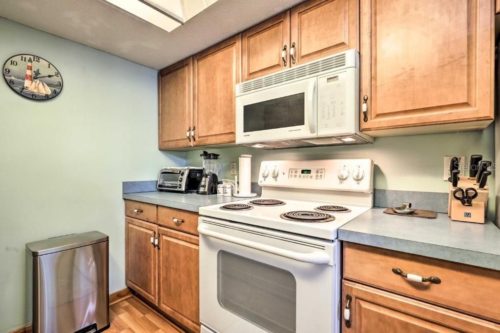 For Sale: $265,000 (2 beds, 2 baths, 1004 Square Feet)