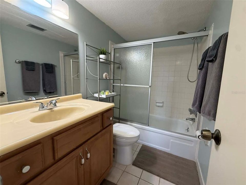 For Sale: $265,000 (2 beds, 2 baths, 1004 Square Feet)