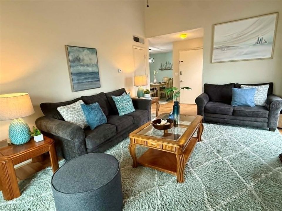 For Sale: $265,000 (2 beds, 2 baths, 1004 Square Feet)