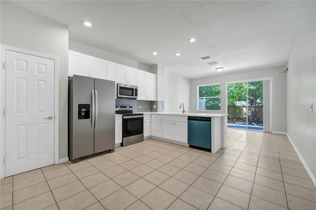 For Sale: $269,000 (3 beds, 3 baths, 1362 Square Feet)