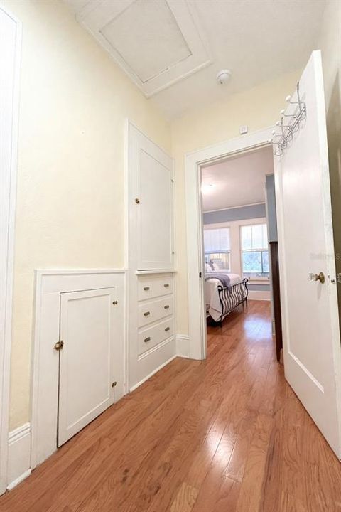 Activo con contrato: $379,999 (4 camas, 2 baños, 2130 Pies cuadrados)