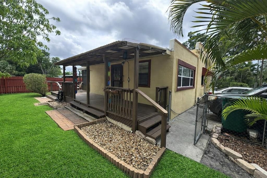 Activo con contrato: $379,999 (4 camas, 2 baños, 2130 Pies cuadrados)