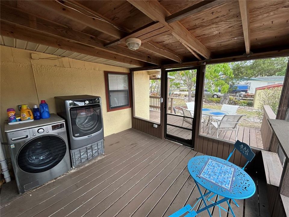 Activo con contrato: $379,999 (4 camas, 2 baños, 2130 Pies cuadrados)