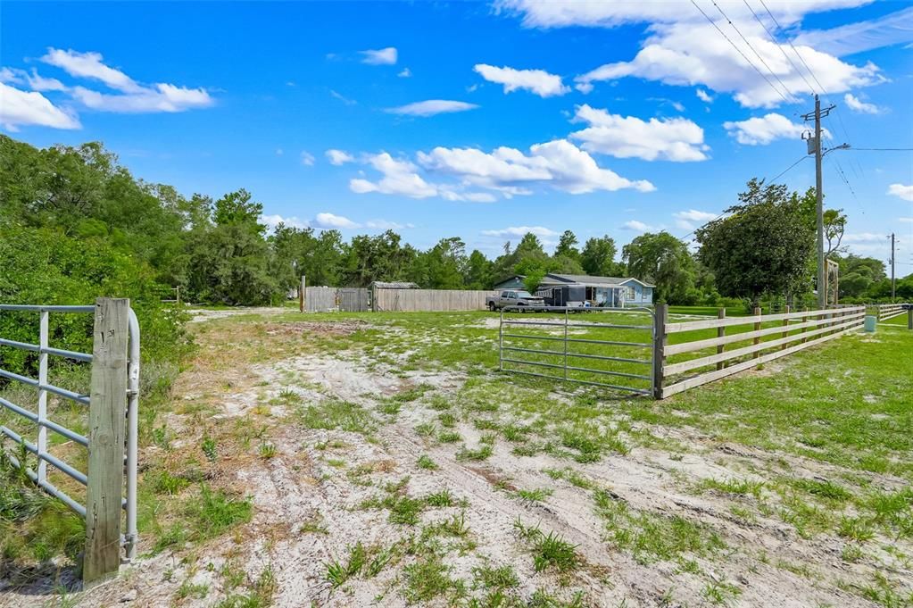 For Sale: $369,000 (2 beds, 2 baths, 1136 Square Feet)