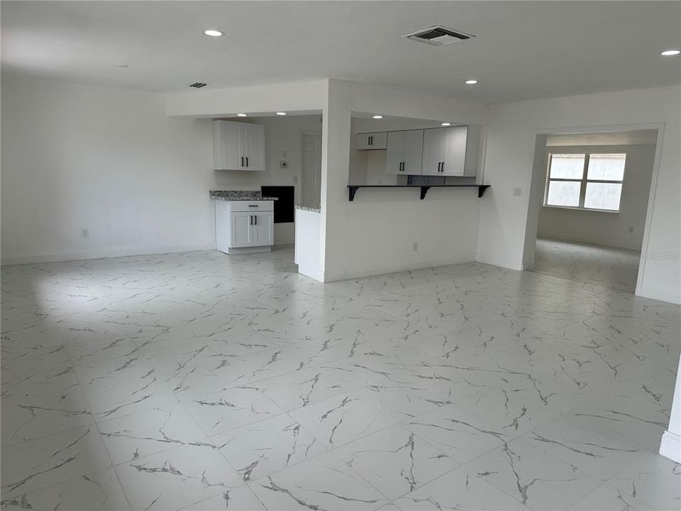 En Venta: $229,990 (3 camas, 2 baños, 1170 Pies cuadrados)