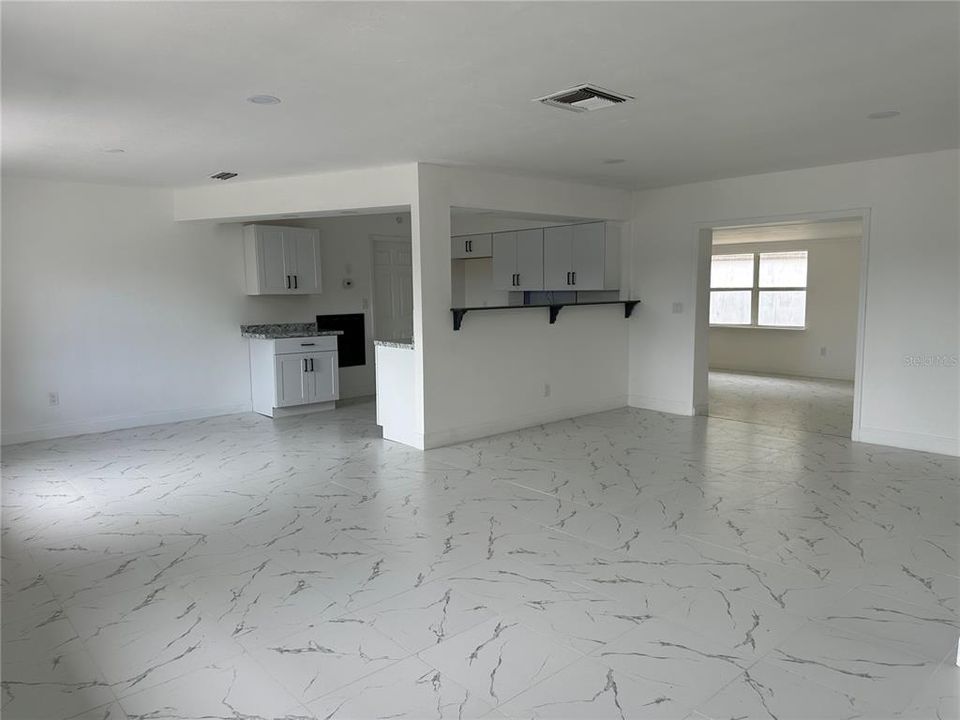 En Venta: $229,990 (3 camas, 2 baños, 1170 Pies cuadrados)