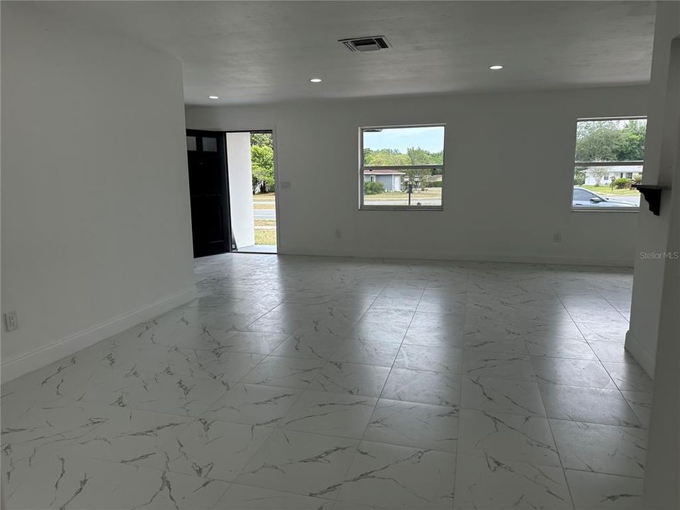 En Venta: $229,990 (3 camas, 2 baños, 1170 Pies cuadrados)