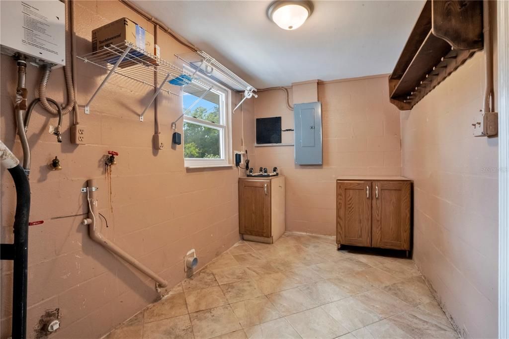 Activo con contrato: $370,800 (3 camas, 2 baños, 1676 Pies cuadrados)